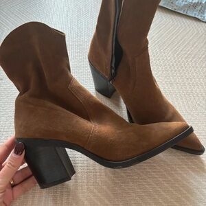Elegant Tan Suede Heeled Boots